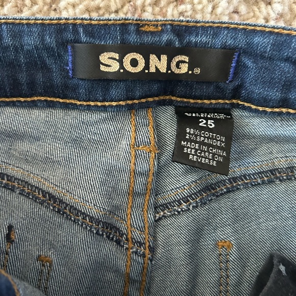 S.O.N.G. Women’s Size 25 - Medium Wash Distressed Skinny Jeans: Excellent! - Picture 8 of 9